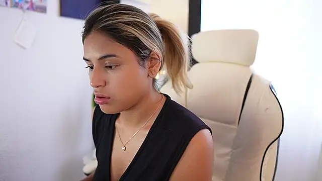 SaraParisi online show from 02.01.25