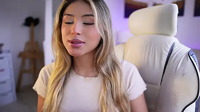 SaraParisi online show from 02.19.25