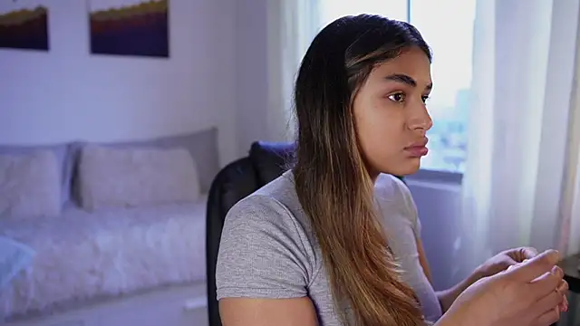 SaraParisi online show from 10.22.25