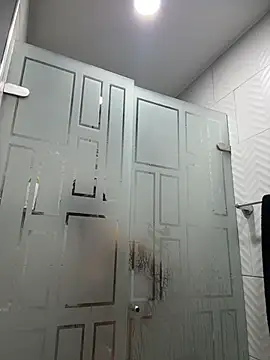 SaraParisi online show from 10.27.25