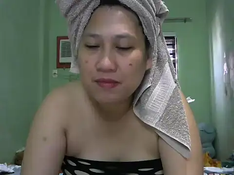 Snapshot of sweetsexysmile chatting on 06.17.26 sweetsexysmile online show from 06.17.26