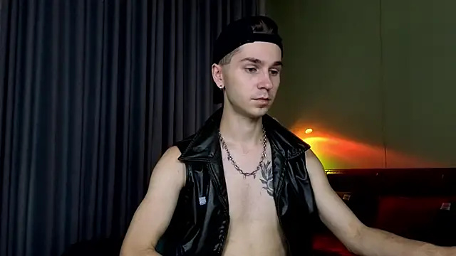 Joseph  Quinn online show from 03.16.26