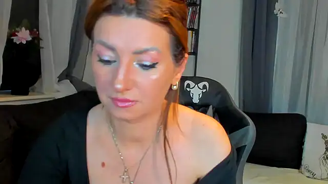 SweetAriana26 online show from 12.17.25