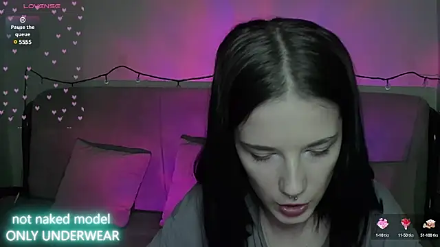 Snapshot of Miya_Dream_UKR chatting on 12.19.24 Miya Dream UKR online show from 12.19.24