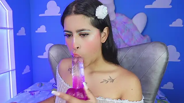 miss romyna online show from 11.24.25