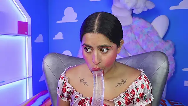 Snapshot of miss_romyna chatting on 04.15.26 miss romyna online show from 04.15.26