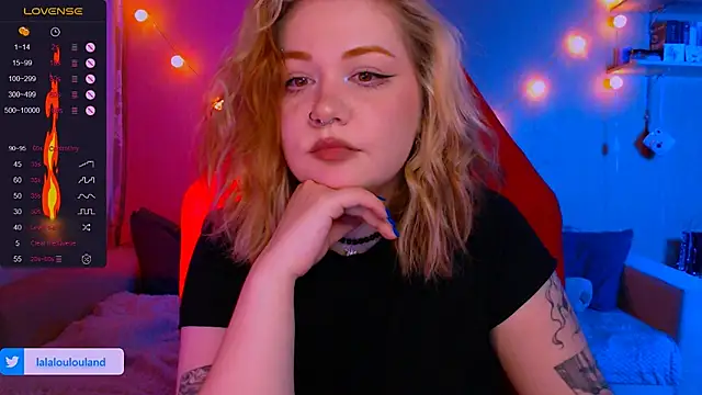 Snapshot of lala_loulou_land chatting on 12.20.24 lala loulou land online show from 12.20.24