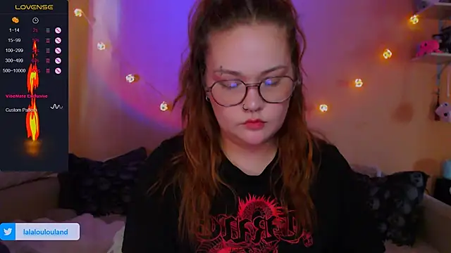 Snapshot of lala_loulou_land chatting on 10.20.25 lala loulou land online show from 10.20.25