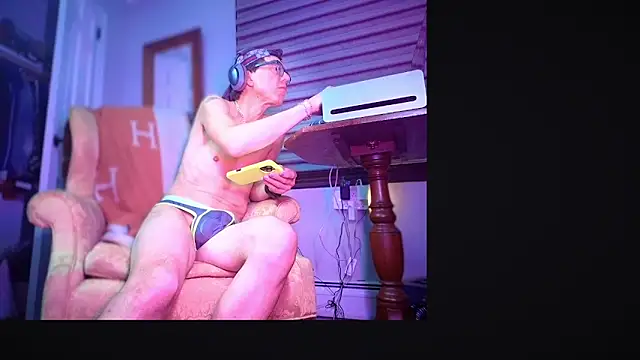 Snapshot of YouLikeBigDick9 chatting on 12.30.24 YouLikeBigDick9 online show from 12.30.24