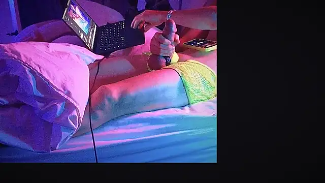 Snapshot of YouLikeBigDick9 chatting on 03.13.25 YouLikeBigDick9 online show from 03.13.25