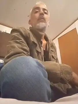 Snapshot of Xoc8_ chatting on 12.14.24 Xoc8 online show from 12.14.24