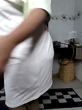 Snapshot of Selina_6 chatting on 09.27.25 Selina 6 online show from 09.27.25