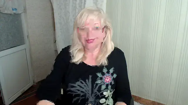 Snapshot of EvelynLoveShy chatting on 09.16.25 EvelynLoveShy online show from 09.16.25