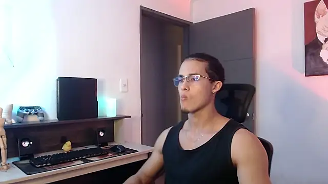 Snapshot of alejo_x3 chatting on 12.04.24 alejo x3 online show from 12.04.24