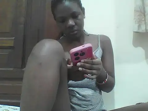 Snapshot of Ebony_Sweetcandy chatting on 04.21.26 Ebony Sweetcandy online show from 04.21.26