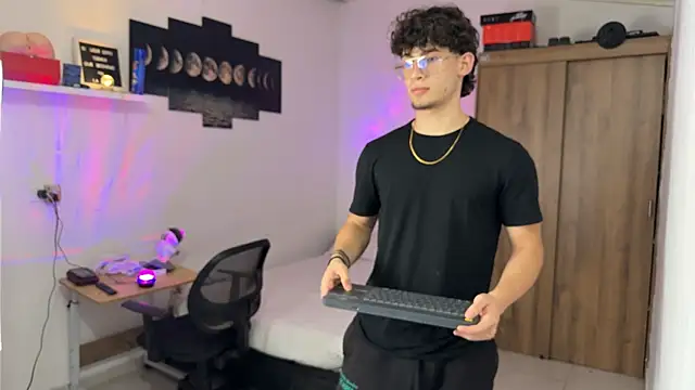 Kisan Smith online show from 11.08.25