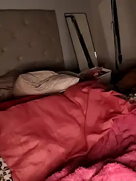 Snapshot of ConeNella chatting on 11.04.25 ConeNella online show from 11.04.25