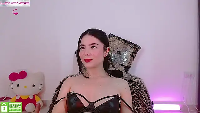 LauryMoons online show from 05.10.26
