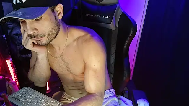 Snapshot of sexyboycolombi4 chatting on 01.22.25 sexyboycolombi4 online show from 01.22.25