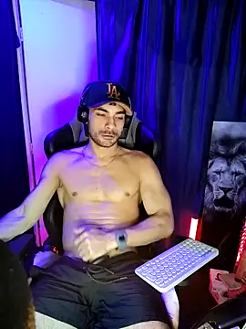 Snapshot of sexyboycolombi4 chatting on 03.04.25 sexyboycolombi4 online show from 03.04.25