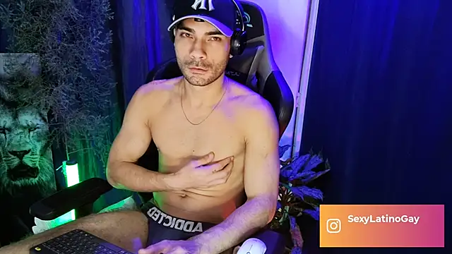 Snapshot of sexyboycolombi4 chatting on 03.14.25 sexyboycolombi4 online show from 03.14.25