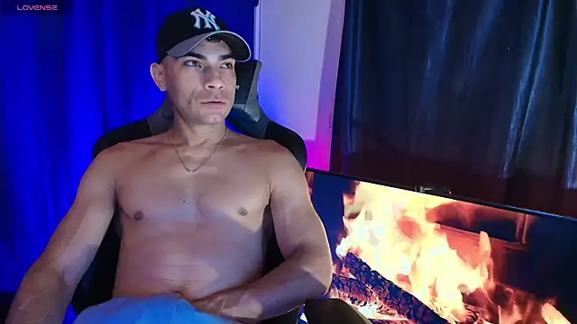 Snapshot of sexyboycolombi4 chatting on 06.29.26 sexyboycolombi4 online show from 06.29.26