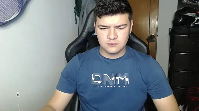 Snapshot of Plug_Control chatting on 12.05.25 Plug Control online show from 12.05.25