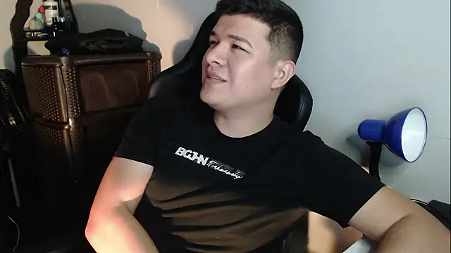 Snapshot of Plug_Control chatting on 01.14.26 Plug Control online show from 01.14.26