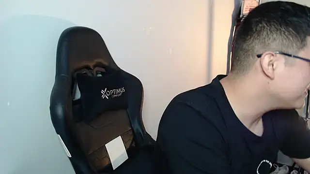 Snapshot of Plug_Control chatting on 02.12.26 Plug Control online show from 02.12.26