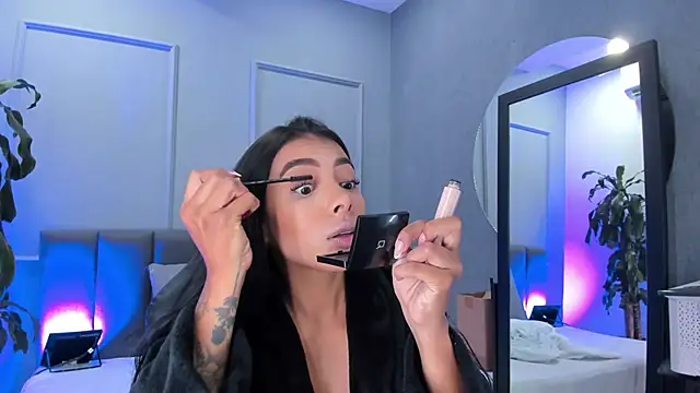 Snapshot of Elisa_castrillon chatting on 11.29.25 Elisa castrillon online show from 11.29.25