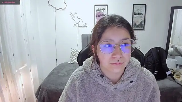 Amy joones online show from 10.08.25