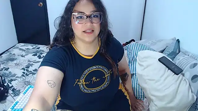 Snapshot of Luciernaga18 chatting on 02.04.25 Luciernaga18 online show from 02.04.25