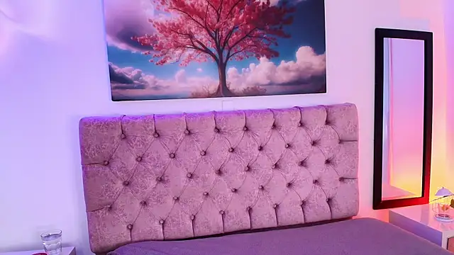 Julianaa Castro  online show from 09.09.25