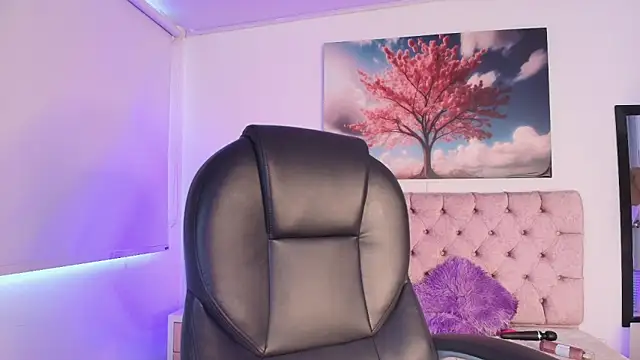 Julianaa Castro  online show from 05.21.26