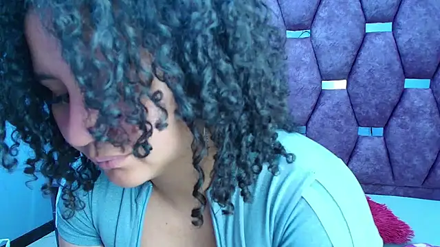 Snapshot of AlaSmith chatting on 05.14.26 AlaSmith online show from 05.14.26