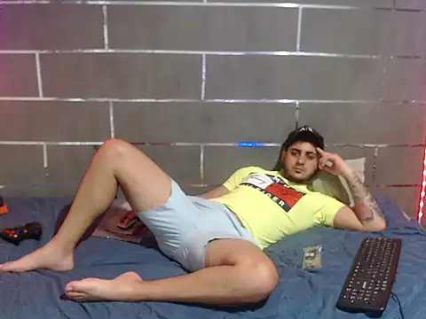 Snapshot of xxxxhotxoxo chatting on 05.14.26 xxxxhotxoxo online show from 05.14.26