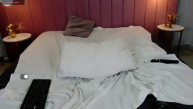 Snapshot of valeriee_millerr_ chatting on 10.21.25 valeriee millerr online show from 10.21.25