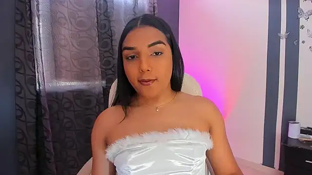 Snapshot of CandyLatinHott chatting on 12.23.24 CandyLatinHott online show from 12.23.24