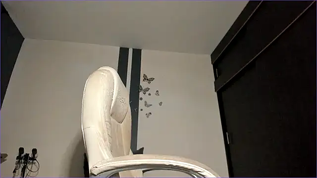 Snapshot of CandyLatinHott chatting on 10.10.25 CandyLatinHott online show from 10.10.25
