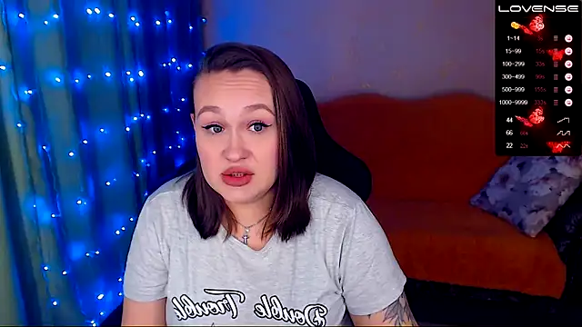 Snapshot of Cutie-Melanie chatting on 01.10.25 Cutie-Melanie online show from 01.10.25