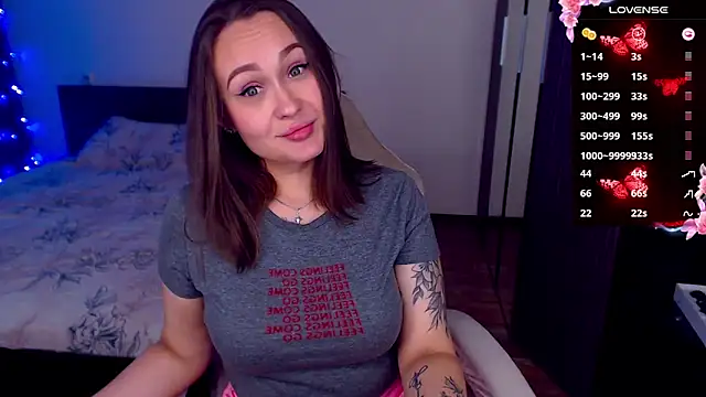 Snapshot of Cutie-Melanie chatting on 10.26.25 Cutie-Melanie online show from 10.26.25