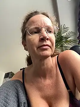 Snapshot of AnnikaRose chatting on 09.17.25 AnnikaRose online show from 09.17.25