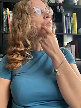 Snapshot of AnnikaRose chatting on 10.01.25 AnnikaRose online show from 10.01.25