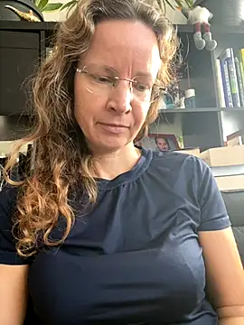 Snapshot of AnnikaRose chatting on 10.22.25 AnnikaRose online show from 10.22.25