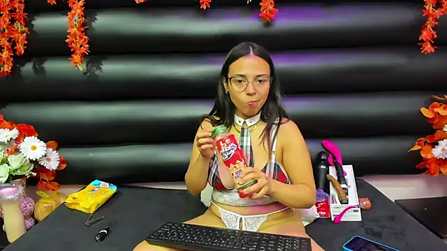 Snapshot of ValerySweety chatting on 09.28.25 ValerySweety online show from 09.28.25