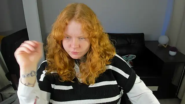 Snapshot of Cassie_xKiss chatting on 06.19.26 Cassie xKiss online show from 06.19.26