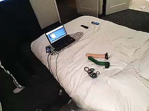 Snapshot of Jacknjimmyjohn chatting on 12.11.24 Jacknjimmyjohn online show from 12.11.24