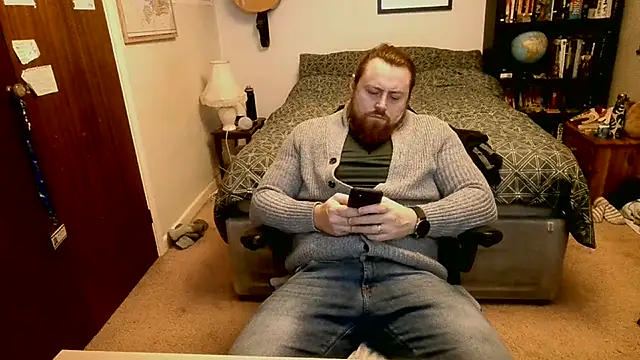 Snapshot of Hairy_Guy30 chatting on 01.11.25 Hairy Guy30 online show from 01.11.25