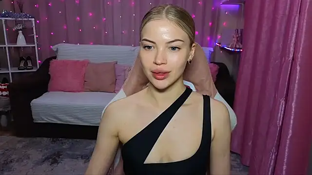 EmmyMills online show from 12.01.24