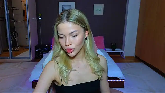 EmmyMills online show from 01.17.25